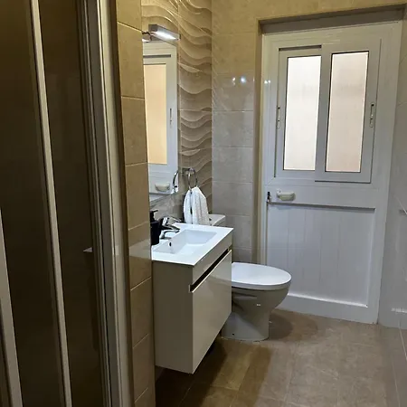 Seafront Сент-Полс-Бей